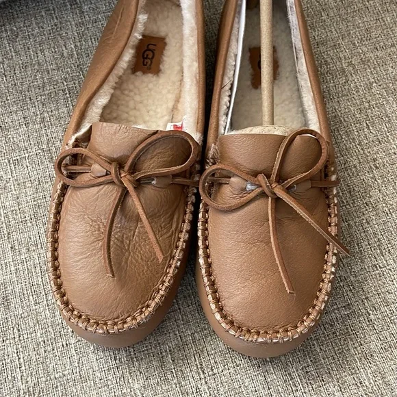 NEW UGG DELUXE LOAFER. CHESTNUT - Picture 4 of 7